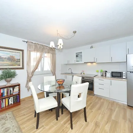 Anastazia Apartment