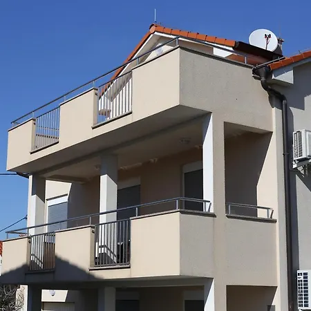 Anastazia * זאדאר